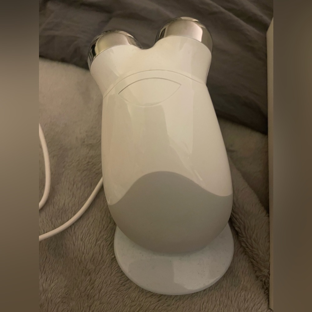 NuFace Trinity Advanced Facial Toning device
